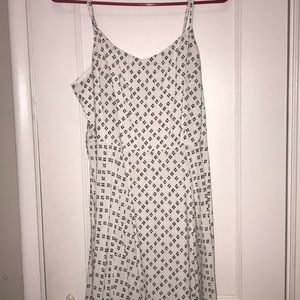 Old Navy black & white swing dress, like new